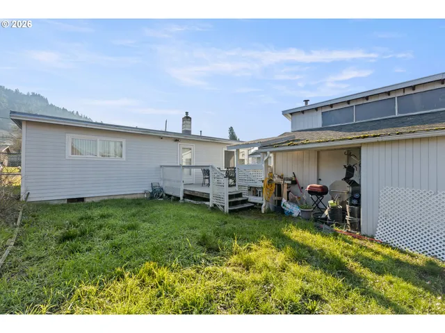 $340,000 | 2730 West Sanders Avenue, Roseburg, OR 97471