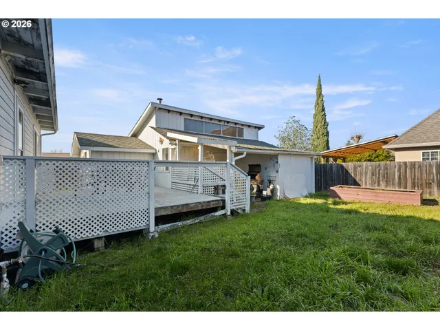 $340,000 | 2730 West Sanders Avenue, Roseburg, OR 97471