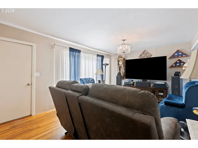 $340,000 | 2730 West Sanders Avenue, Roseburg, OR 97471