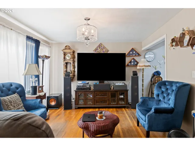 $340,000 | 2730 West Sanders Avenue, Roseburg, OR 97471