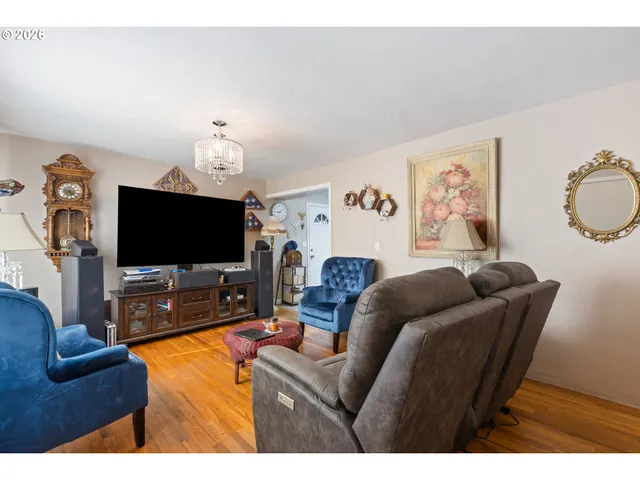 $340,000 | 2730 West Sanders Avenue, Roseburg, OR 97471