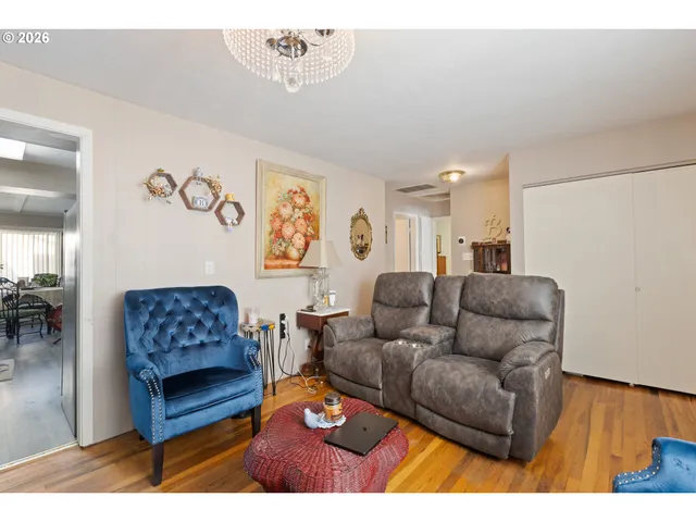 $340,000 | 2730 West Sanders Avenue, Roseburg, OR 97471