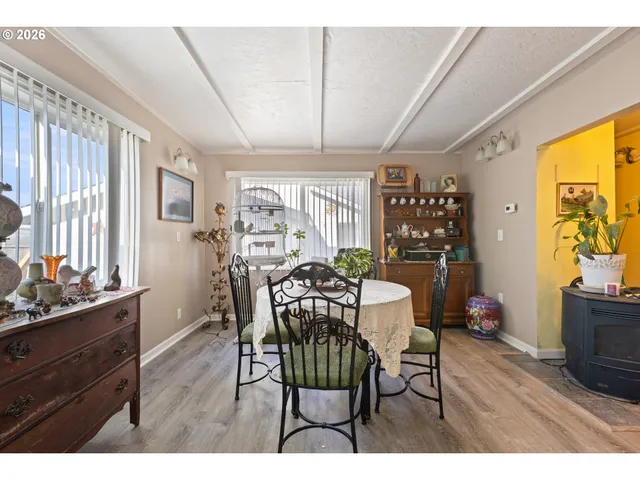 $340,000 | 2730 West Sanders Avenue, Roseburg, OR 97471