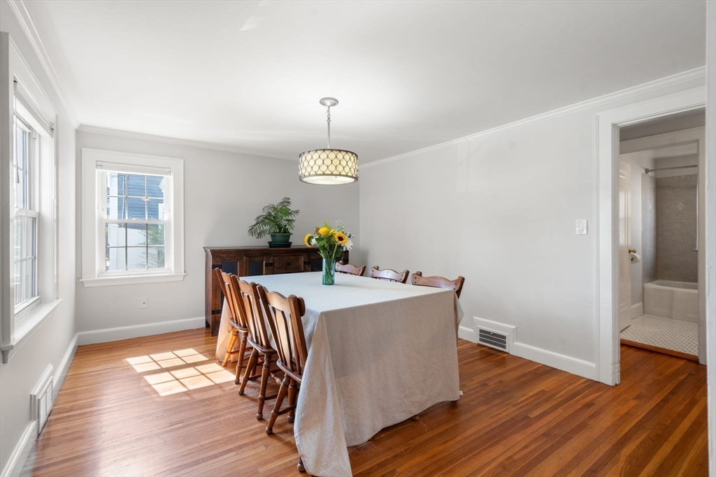 32 Grosvenor Road Waltham, MA 02453 - Photo 11 of 39