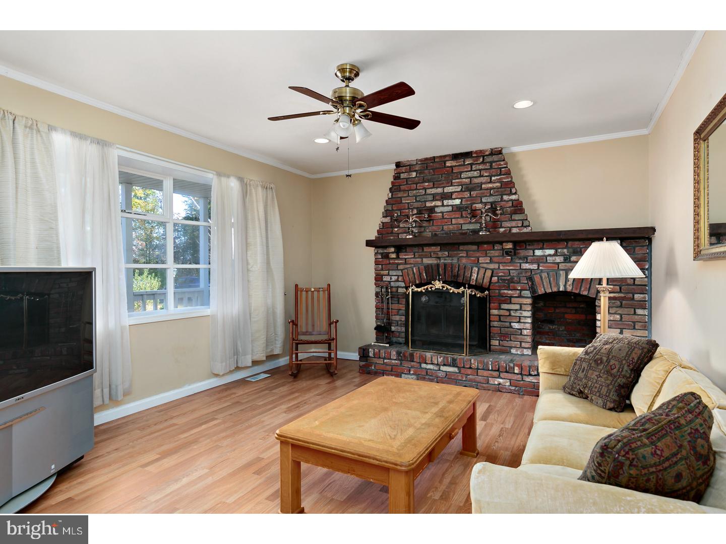 89 Stokes Road Vincentown, NJ 08088 - Photo 3 of 24 Living Room