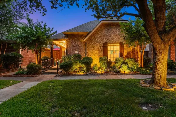 $470,000 | 7585 Glasshouse Walk, Frisco, TX 75035