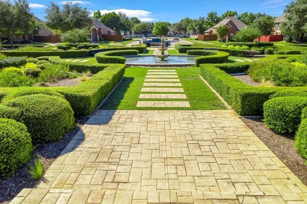 $470,000 | 7585 Glasshouse Walk, Frisco, TX 75035
