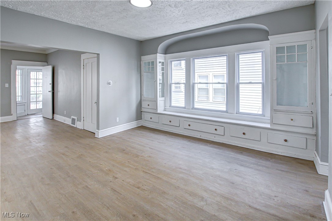 1635 Hillcrest Road Cleveland, OH 44118 - Photo 8 of 38 Gallery Image 8