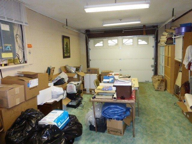 9535 Blackwell Road Central Point, OR 97502 - Photo 18 of 26 Single car garage.