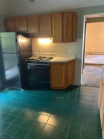 $2,150 | 12 Central Street, Unit BOTTOM, Derry, NH 03038