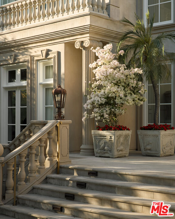 628 North Rodeo Drive Beverly Hills, CA 90210 - Photo 3 of 32 Gallery Image 3