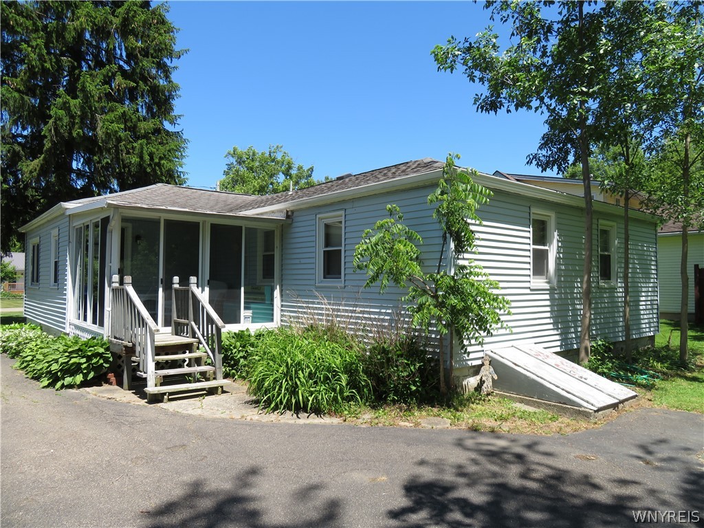 571 Tuscarora Road Evans, NY 14006 - Photo 5 of 41