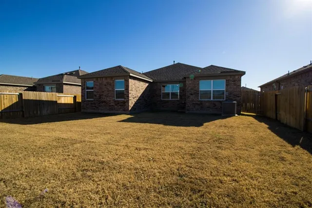 $1,795 | 910 Emerson Drive, Anna, TX 75409