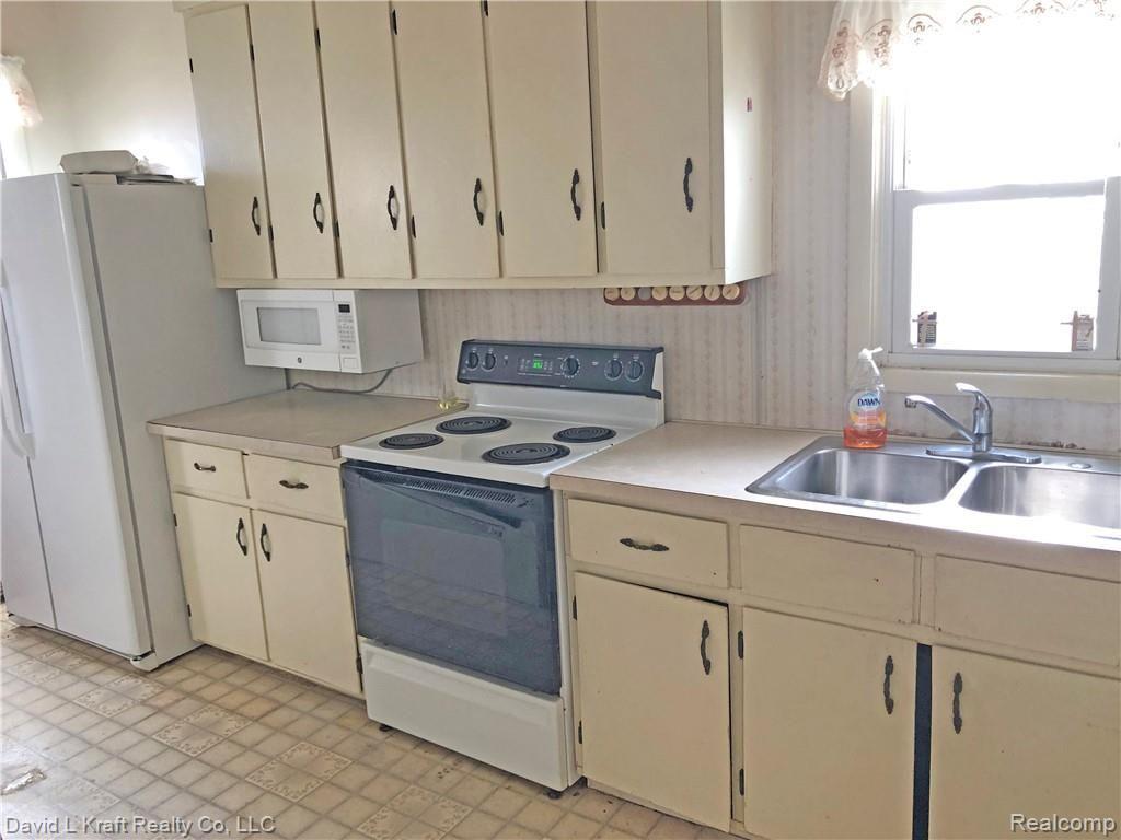 7679 Sebewaing Road Owendale, MI 48754 - Photo 3 of 10 7679SebewaingKitchen2.jpg