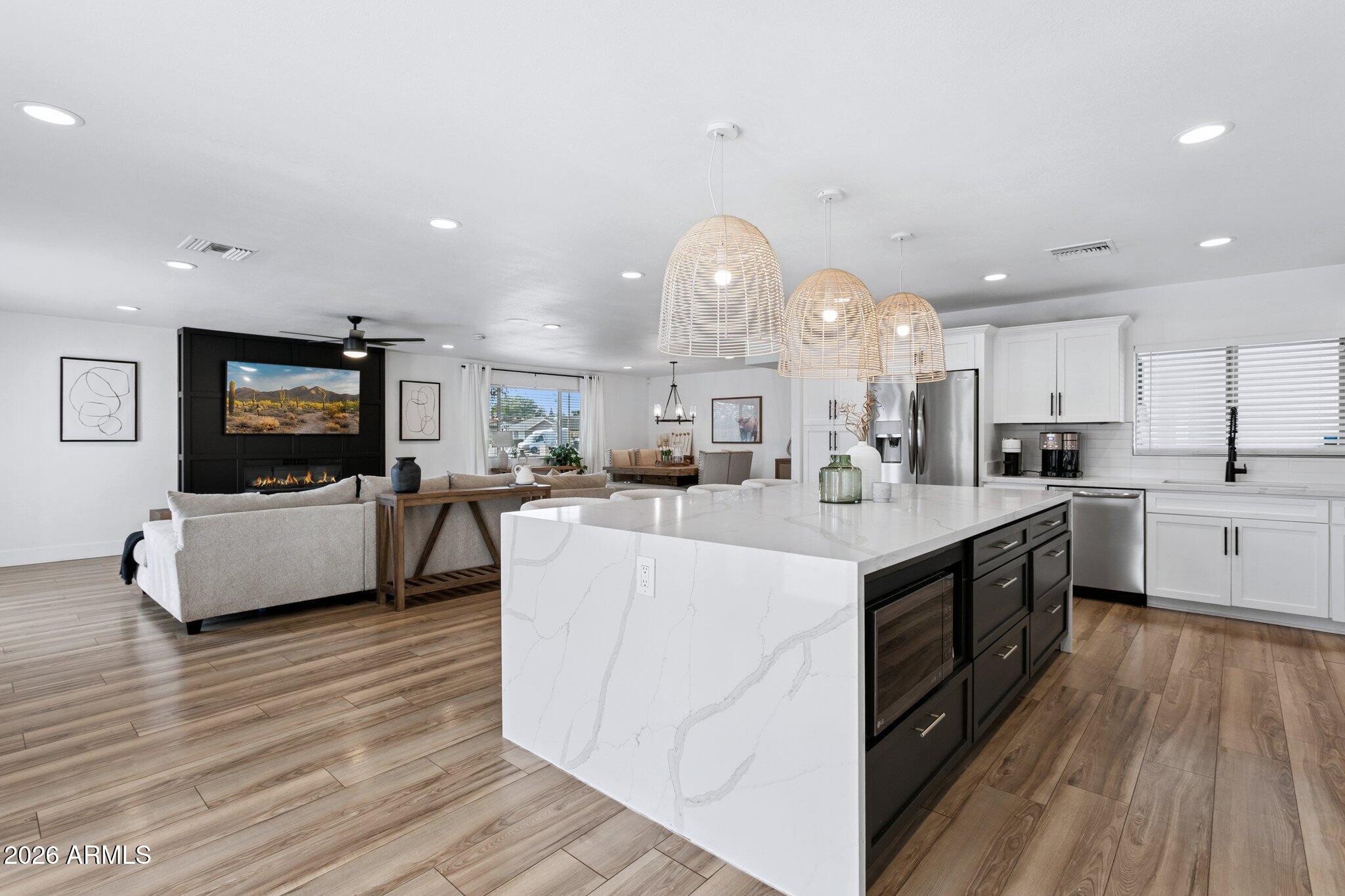 1715 West Orchid Lane Phoenix, AZ 85021 - Photo 18 of 57 Quartz waterfall