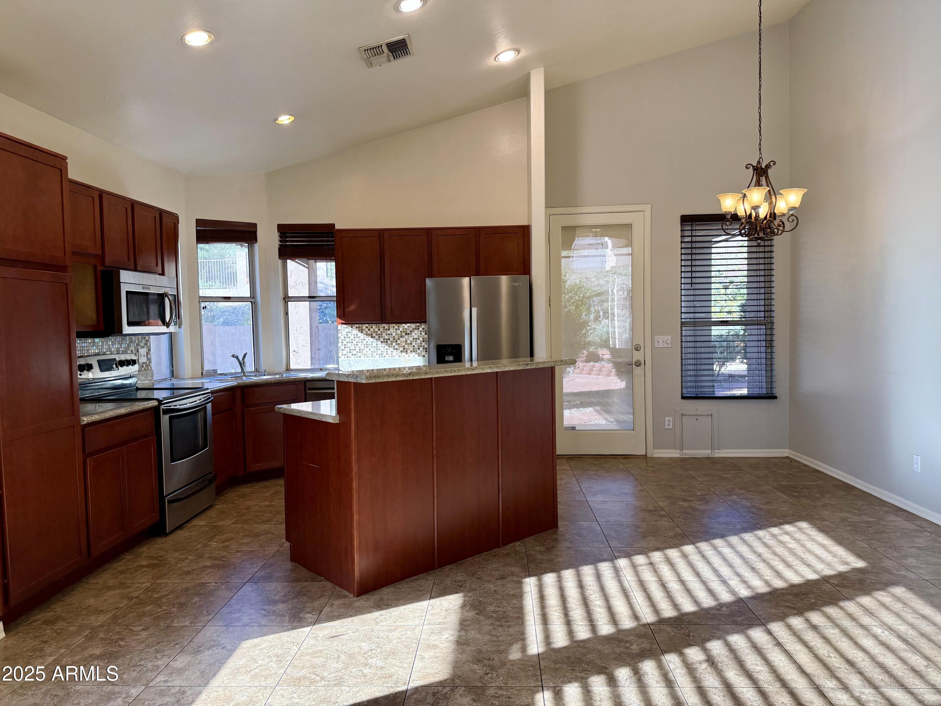 15844 South 23rd Place Phoenix, AZ 85048 - Photo 7 of 32 IMG_3612