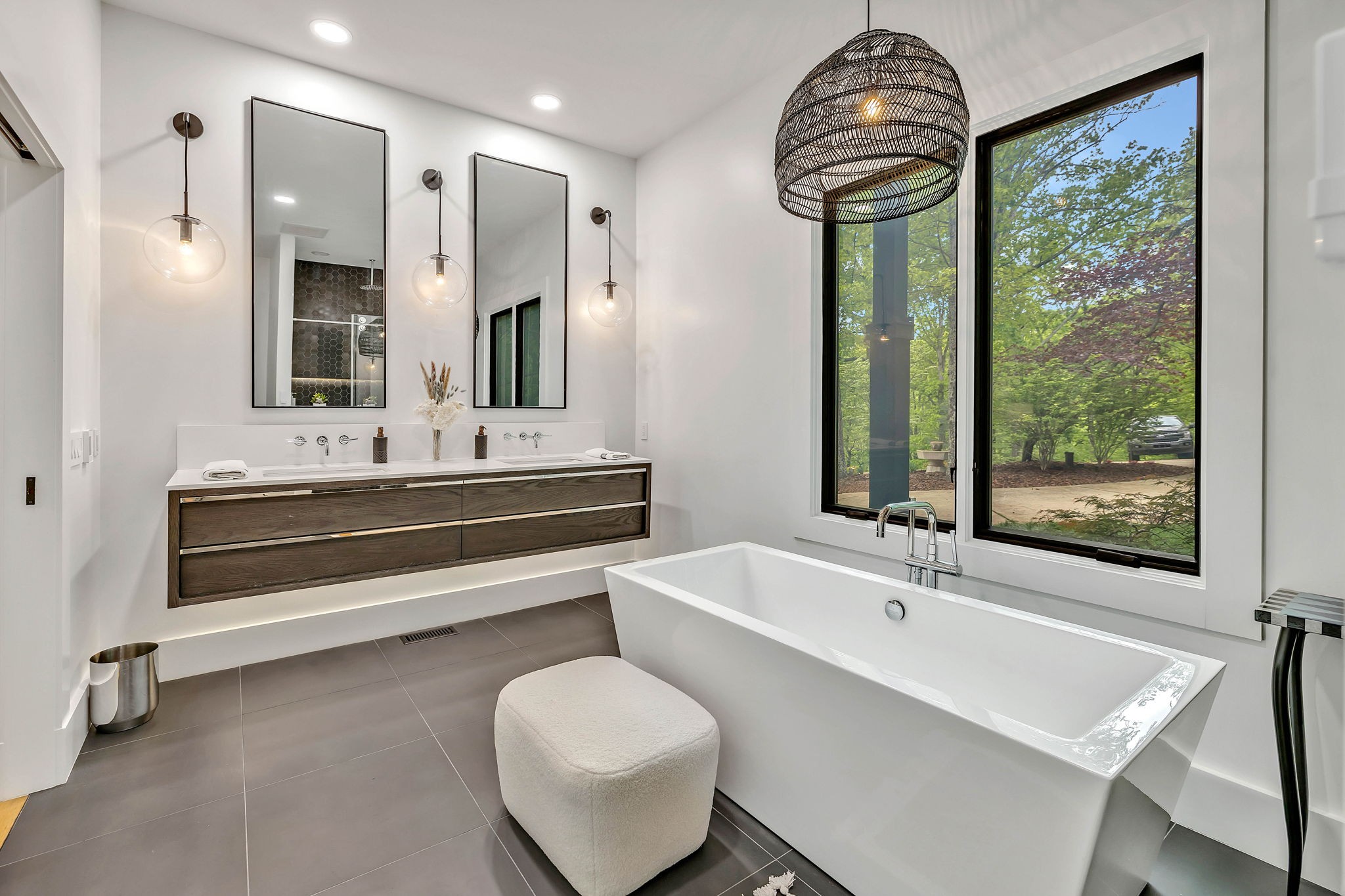8548 Cub Creek Road Nashville, TN 37209 - Photo 17 of 43 a bathroom with a tub sink and mirror