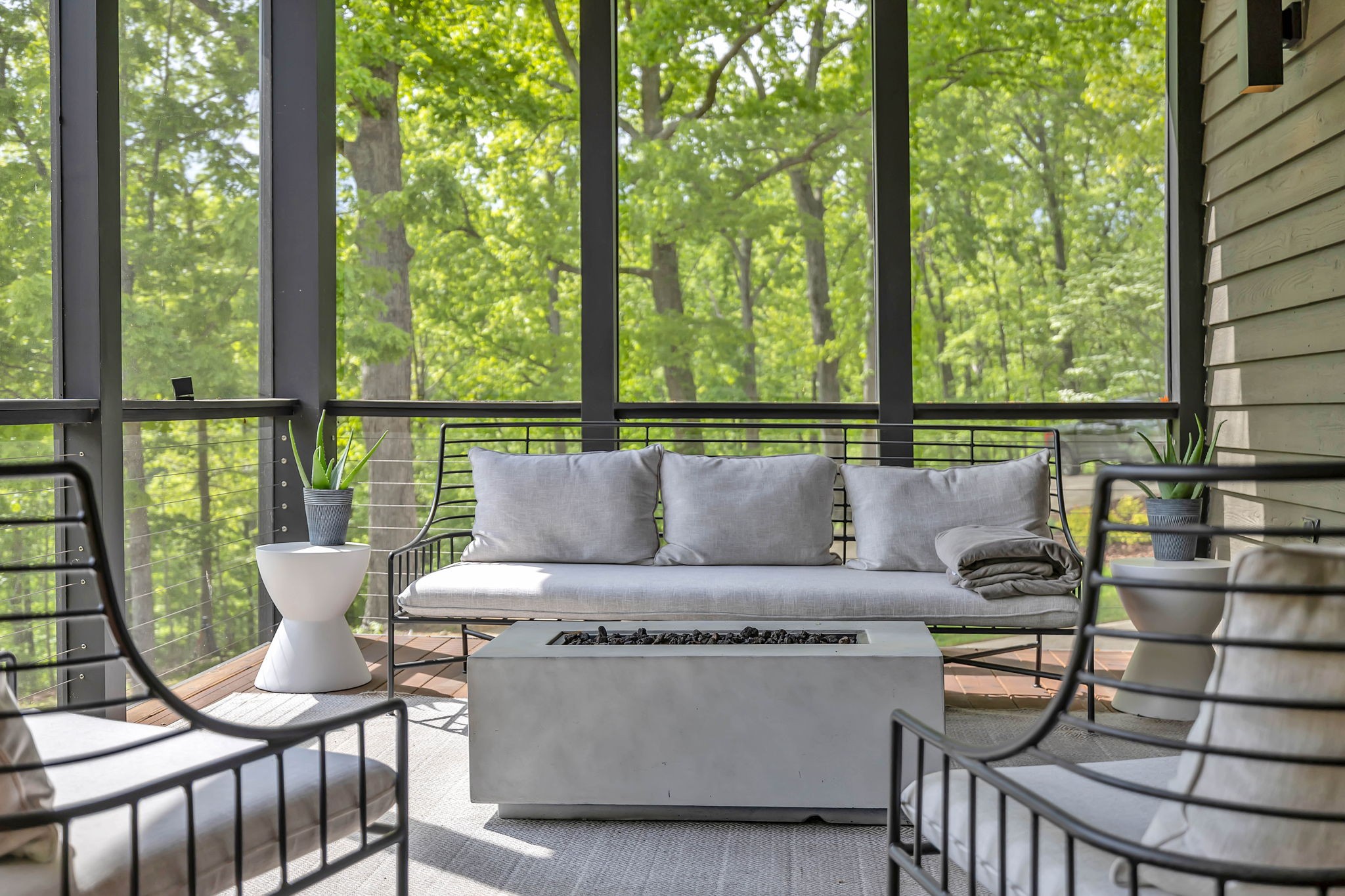 8548 Cub Creek Road Nashville, TN 37209 - Photo 34 of 43 a view of a chairs and table in patio