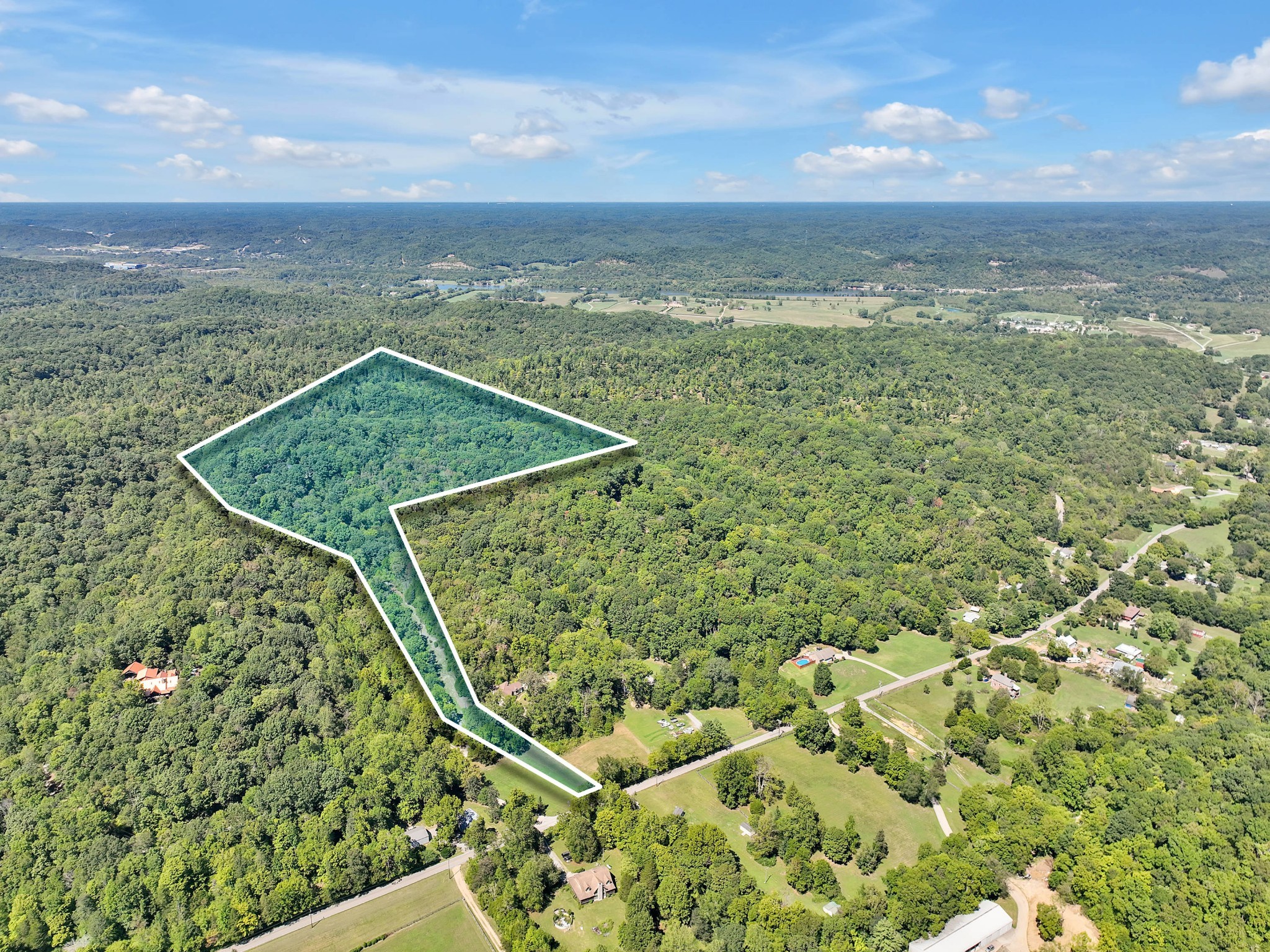 8548 Cub Creek Road Nashville, TN 37209 - Photo 42 of 43 a view of a sky from a yard