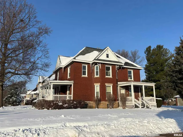 $212,000 | 802 West 4th Street, Sterling, IL 61081