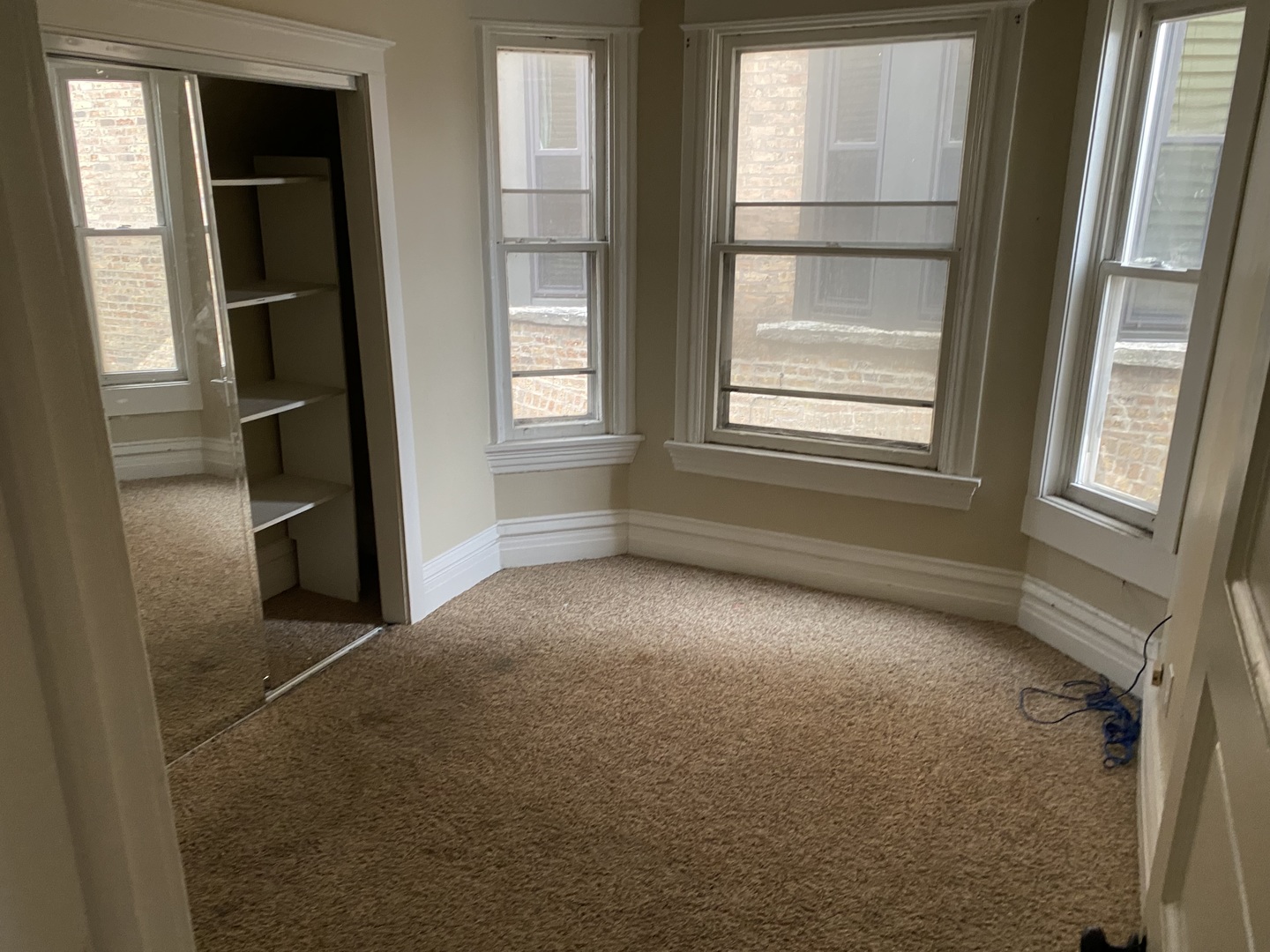 1522 West Wilson Avenue Chicago, IL 60640 - Photo 11 of 27 a view of an empty room with a window