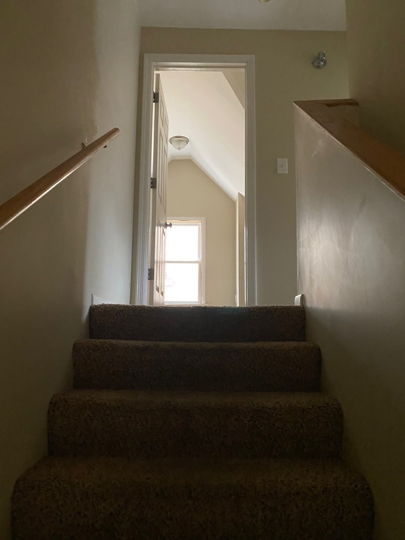 1522 West Wilson Avenue Chicago, IL 60640 - Photo 19 of 27 a view of entryway and hall with wooden floor