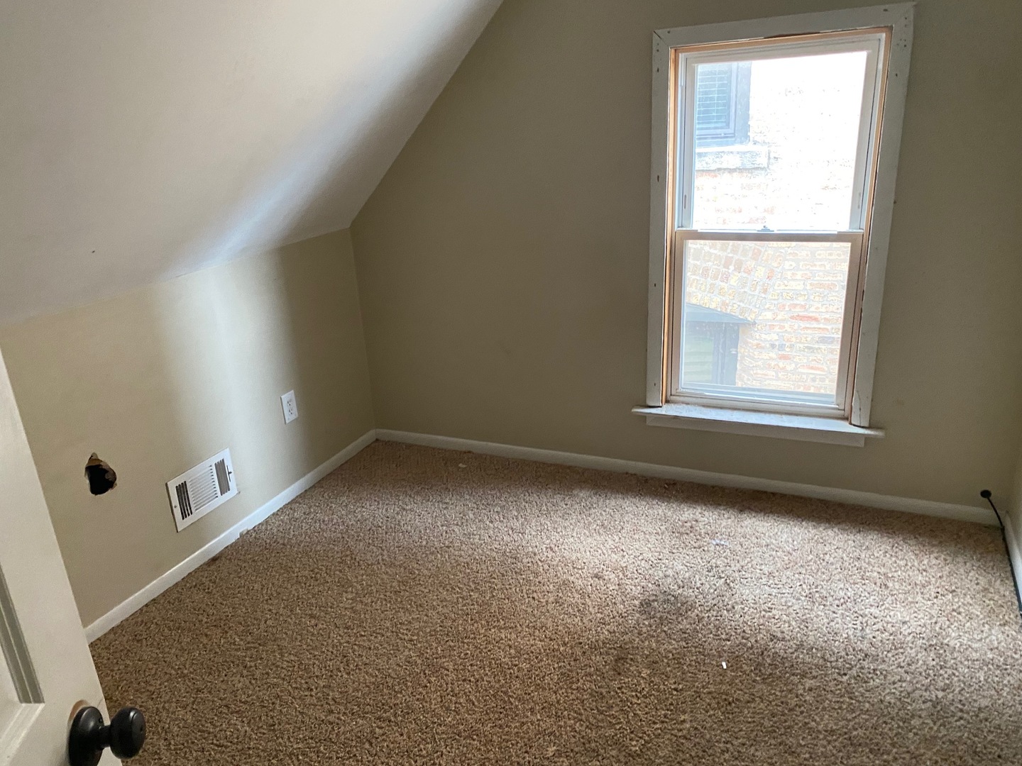 1522 West Wilson Avenue Chicago, IL 60640 - Photo 22 of 27 an empty room with a window