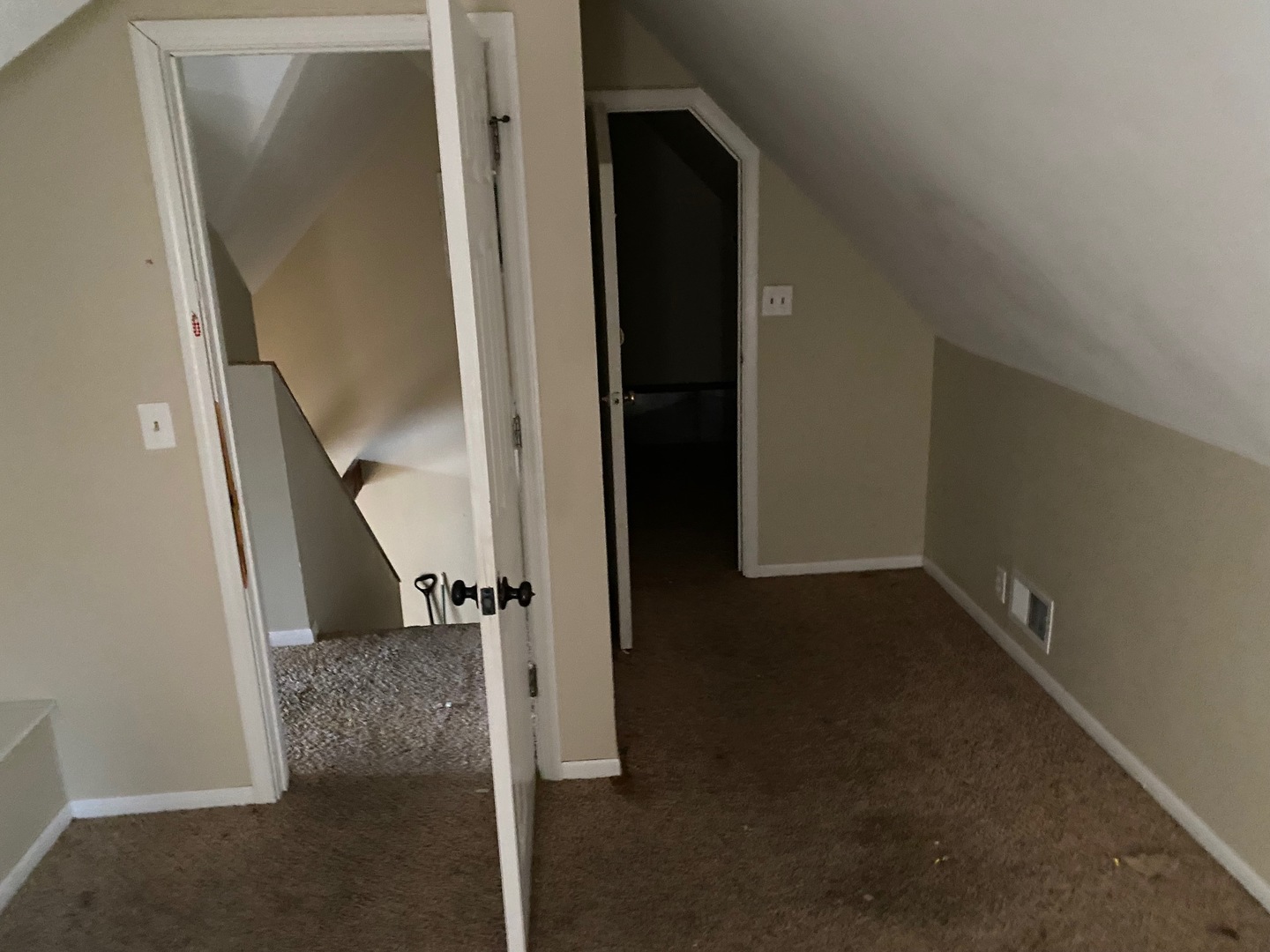 1522 West Wilson Avenue Chicago, IL 60640 - Photo 24 of 27 wooden floor in an empty room
