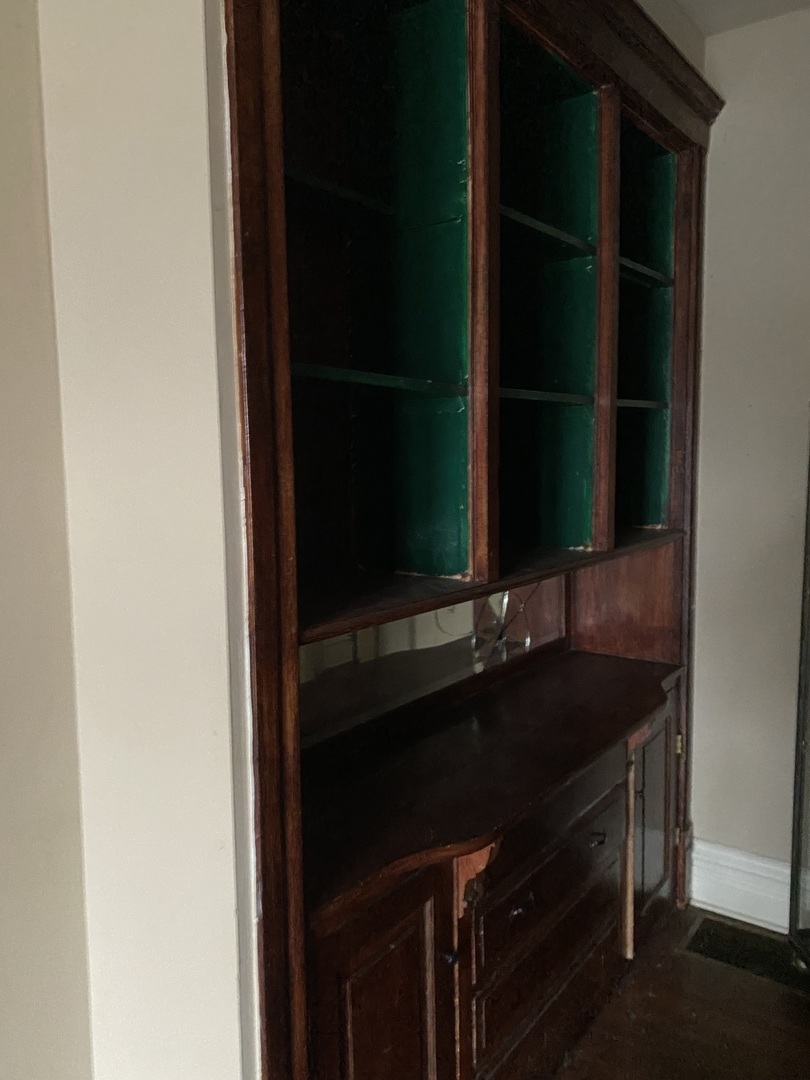 1522 West Wilson Avenue Chicago, IL 60640 - Photo 5 of 27 a bathroom with a sink and a mirror