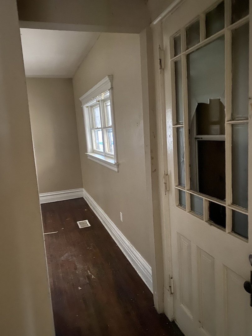 1522 West Wilson Avenue Chicago, IL 60640 - Photo 6 of 27 a view of walk in closet