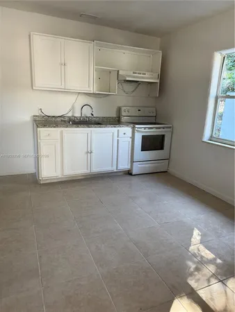 $2,400 | 2530 Northwest 82nd Street, Unit 1, Miami, FL 33147