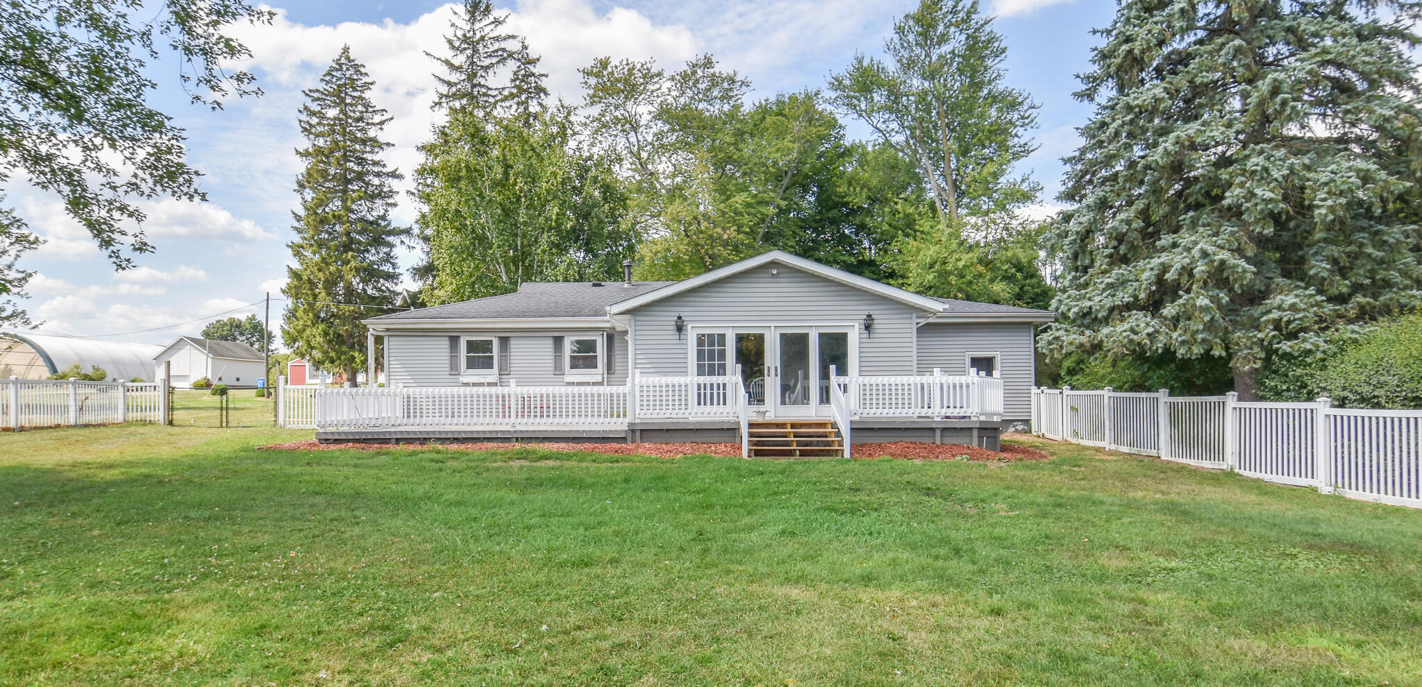 44 Berry Street Quincy, MI 49082 - Photo 2 of 39 DSC_0215