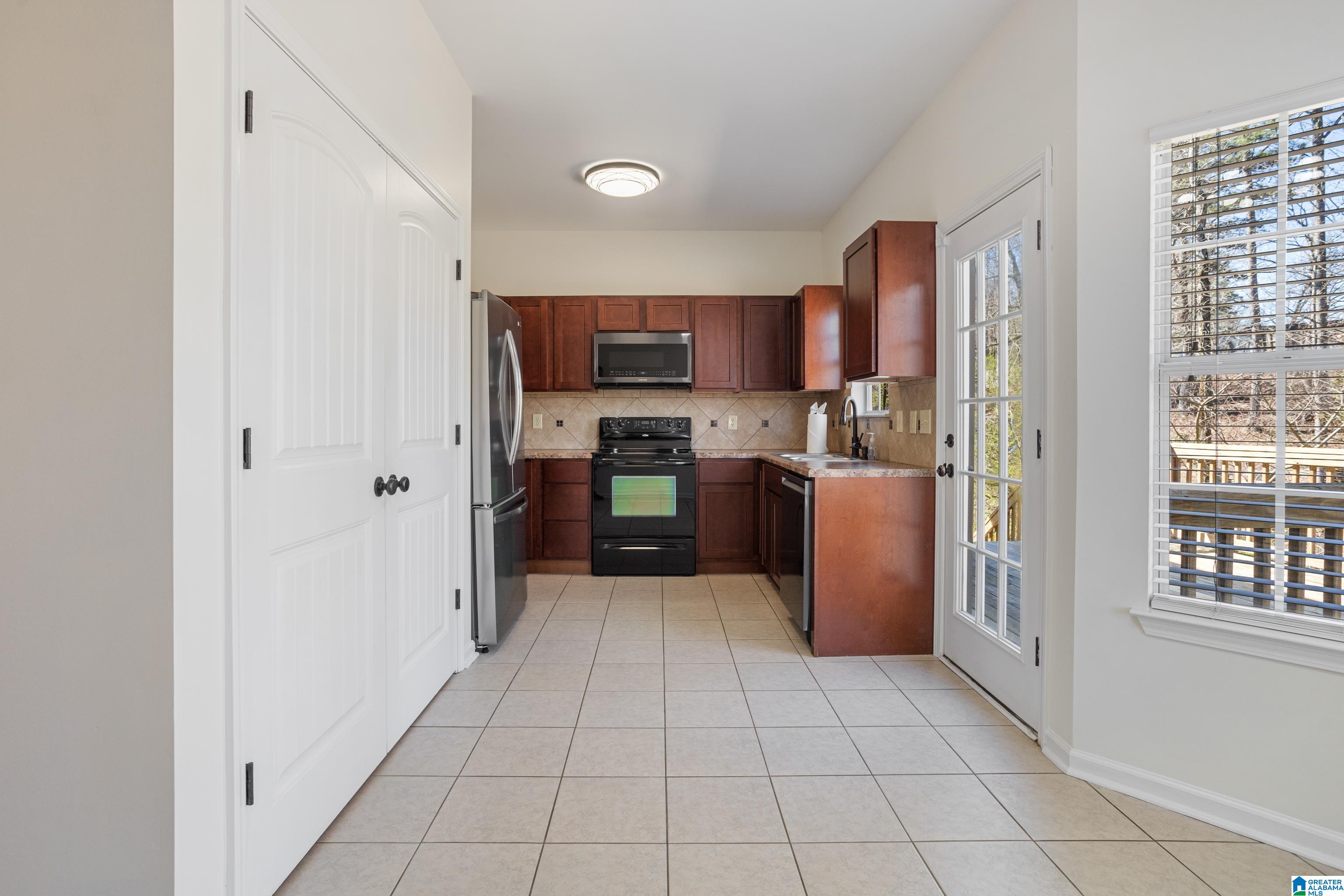 216 Walnut Street Leeds, AL 35094 - Photo 12 of 41