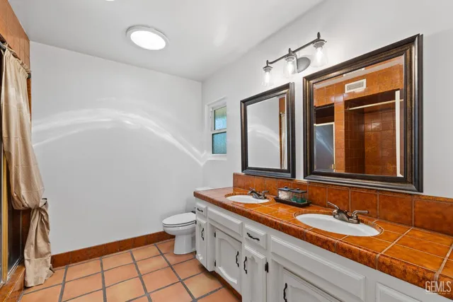 $799,000 | Undisclosed Address, Bakersfield, CA 93308