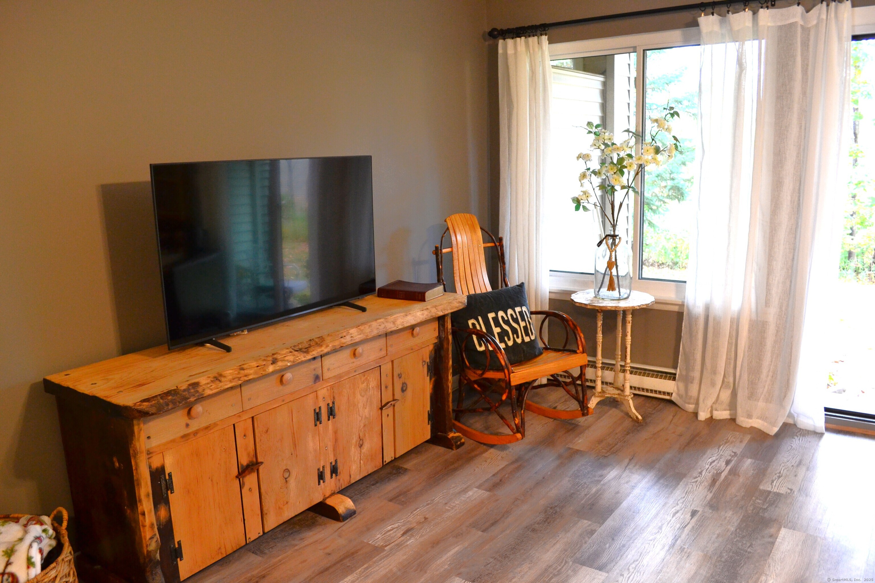 41 Mountain Laurel Court, Unit 41 Cromwell, CT 06416 - Photo 4 of 16 a bedroom with furniture and a window