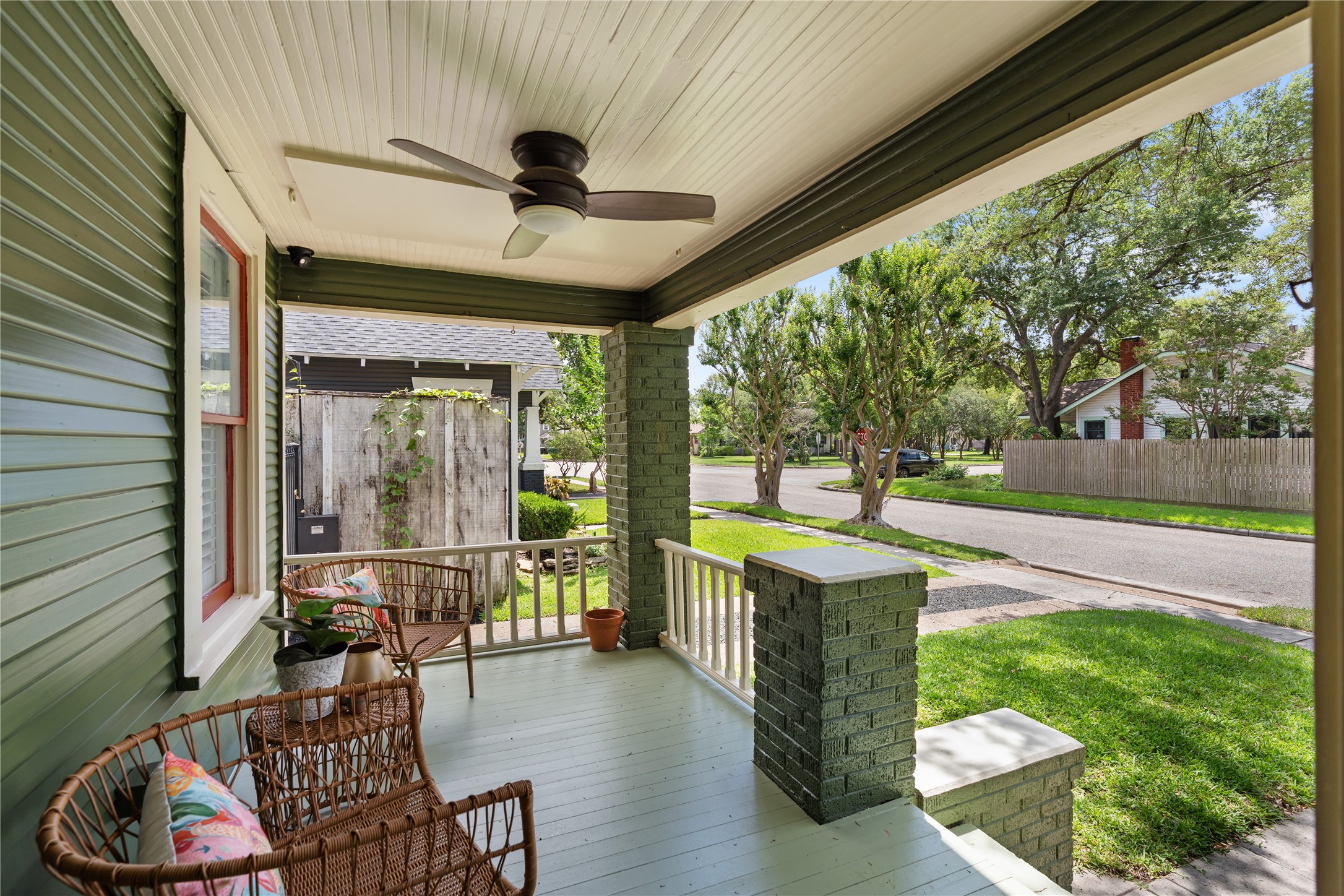 1111 Le Green Street Houston, TX 77009 - Photo 10 of 37