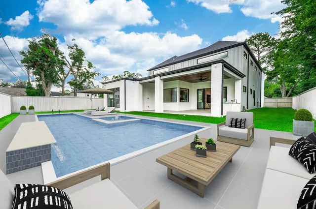 $2,249,000 | 207 West 33rd Street, Houston, TX 77018