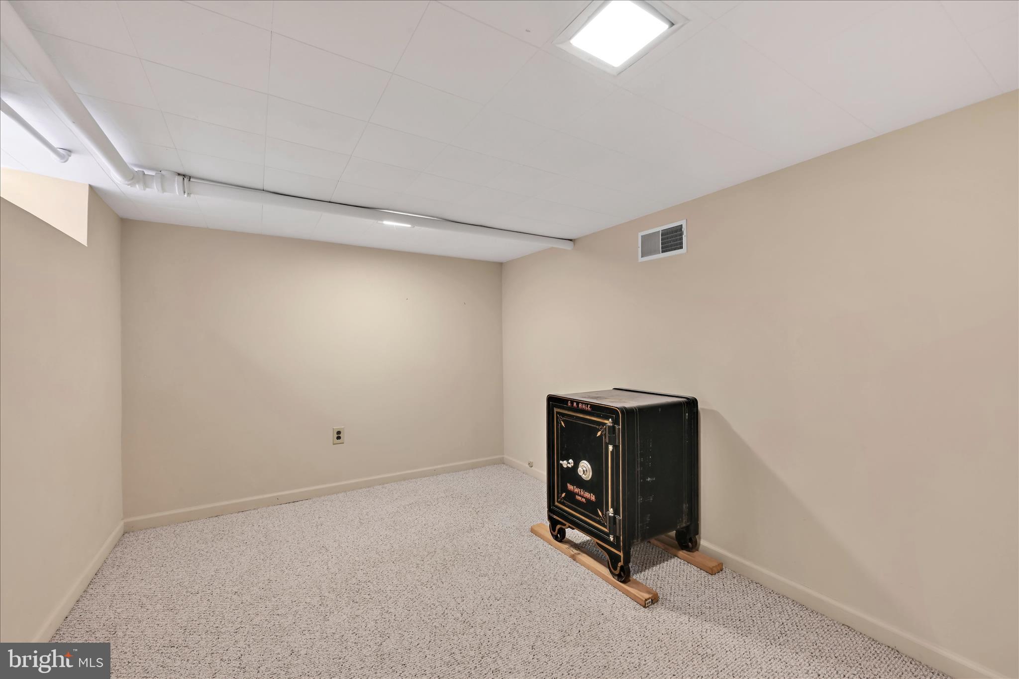 715 South Main Street Red Lion, PA 17356 - Photo 34 of 44 an empty room with windows