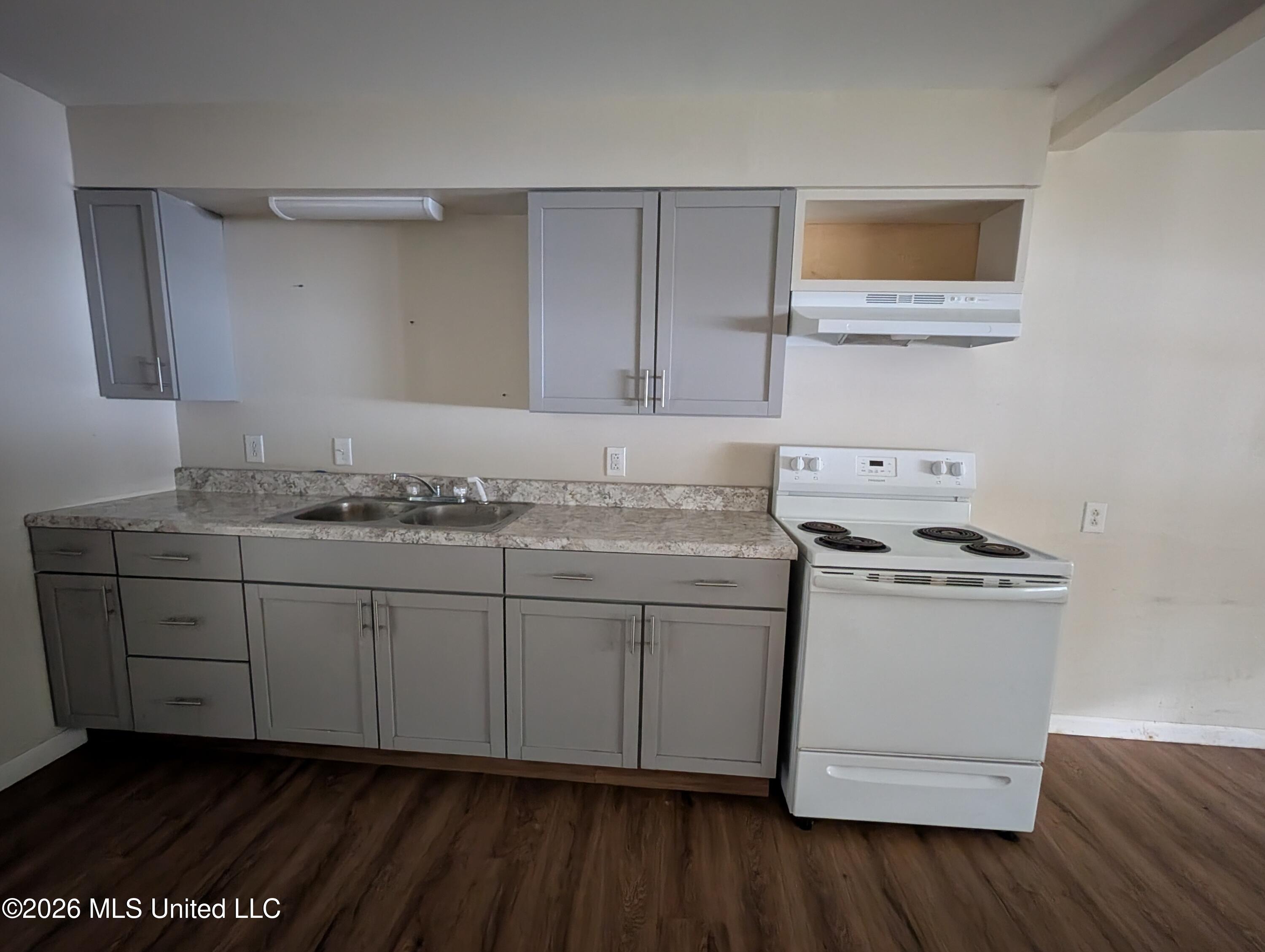 5810 30th Street Gulfport, MS 39501 - Photo 4 of 25 PXL_20260316_215009551.RAW-01