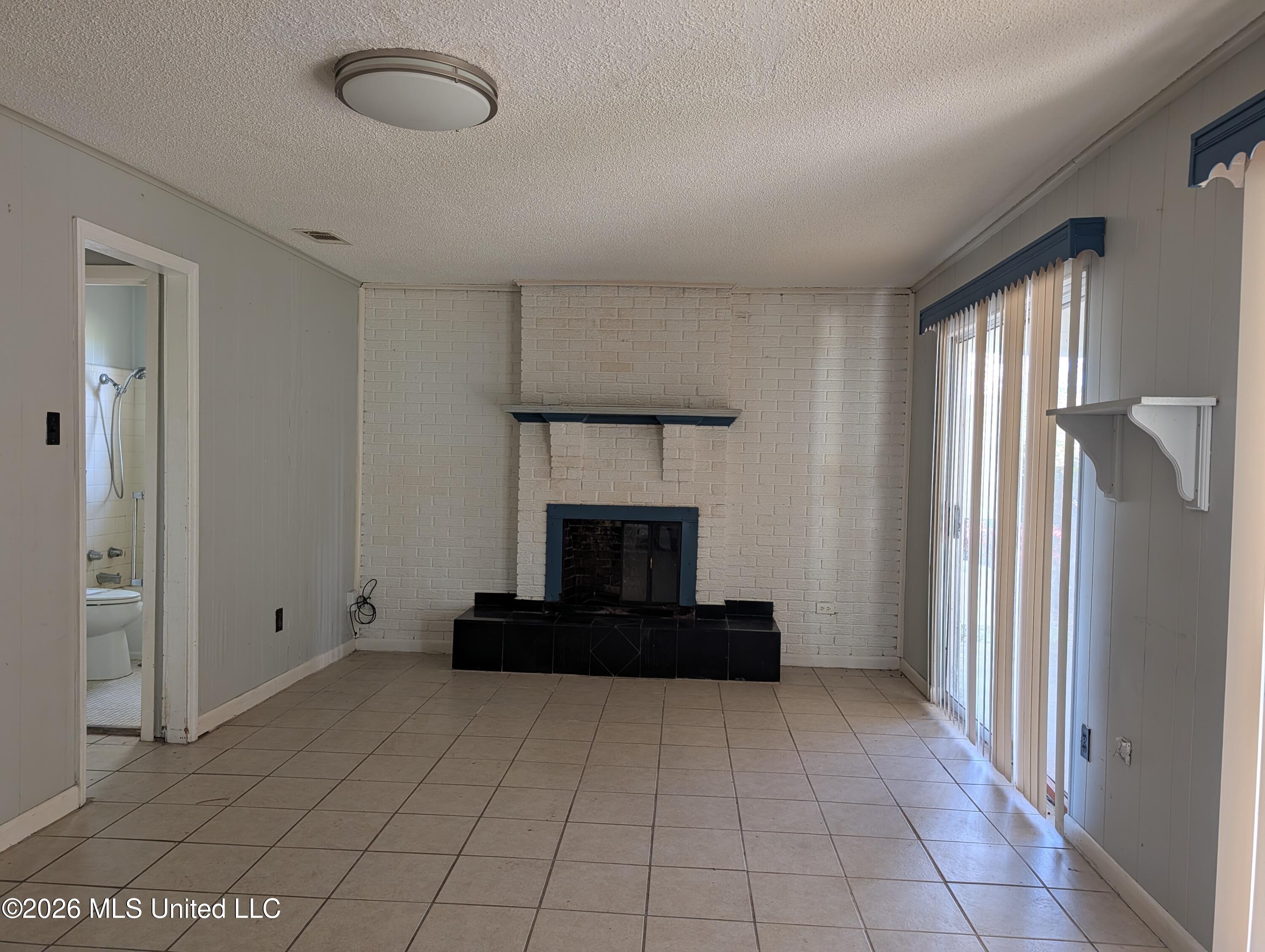 5810 30th Street Gulfport, MS 39501 - Photo 8 of 25 PXL_20260316_215333977.RAW-01