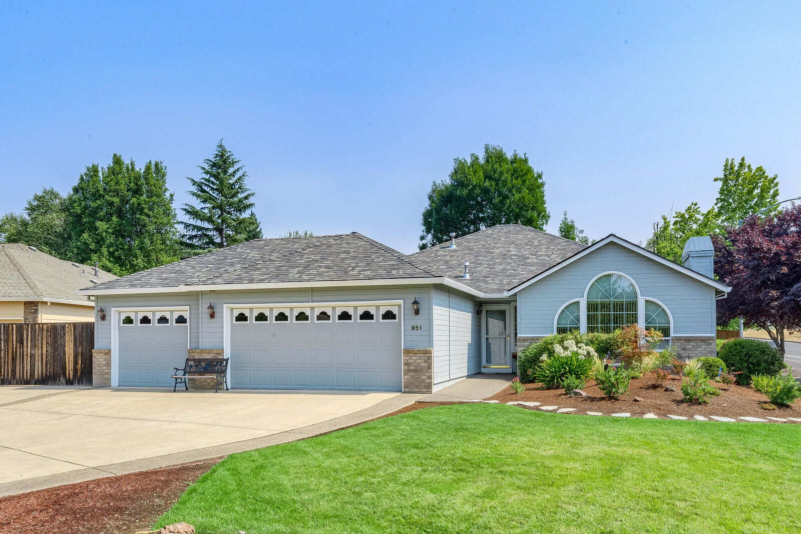 951 Rimrock Circle Medford, OR 97504 - Photo 1 of 43 02_RC_2_mls
