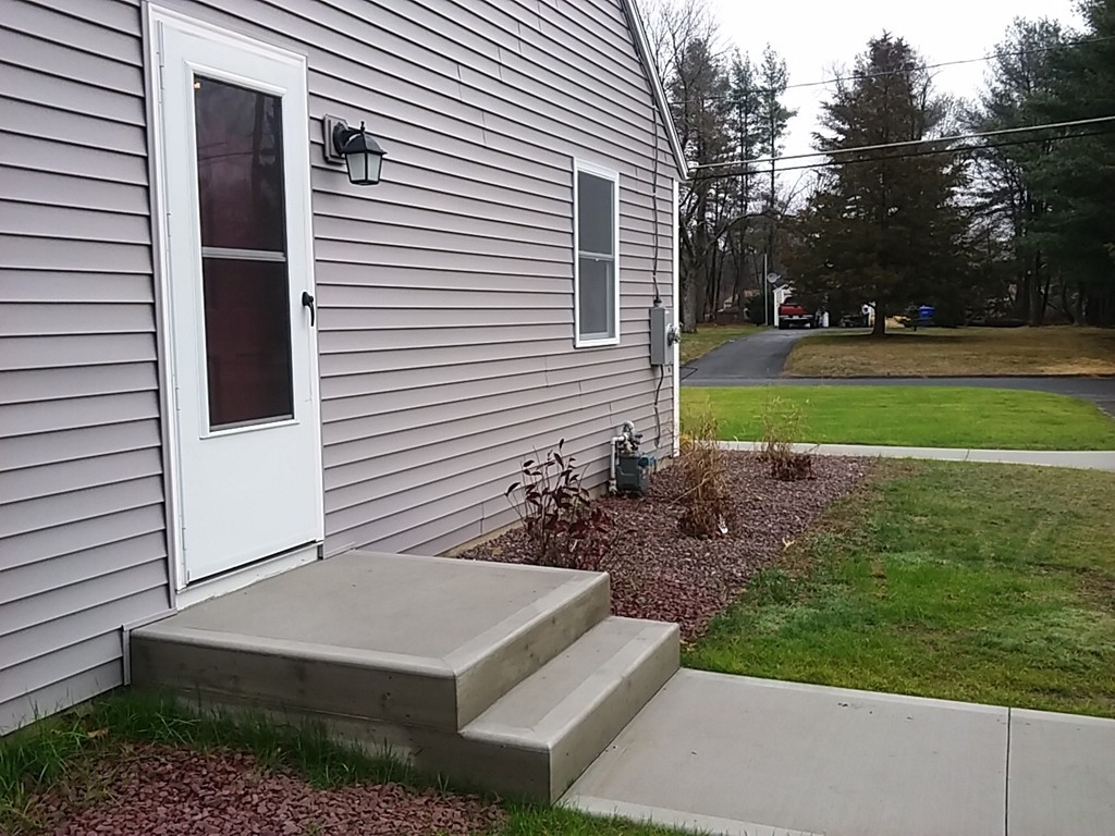 116 Forest Hills Road Springfield, MA 01128 - Photo 3 of 16