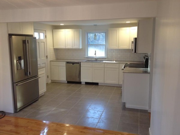 116 Forest Hills Road Springfield, MA 01128 - Photo 4 of 16