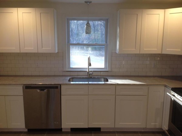 116 Forest Hills Road Springfield, MA 01128 - Photo 7 of 16