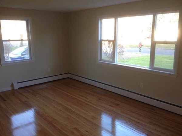 116 Forest Hills Road Springfield, MA 01128 - Photo 9 of 16