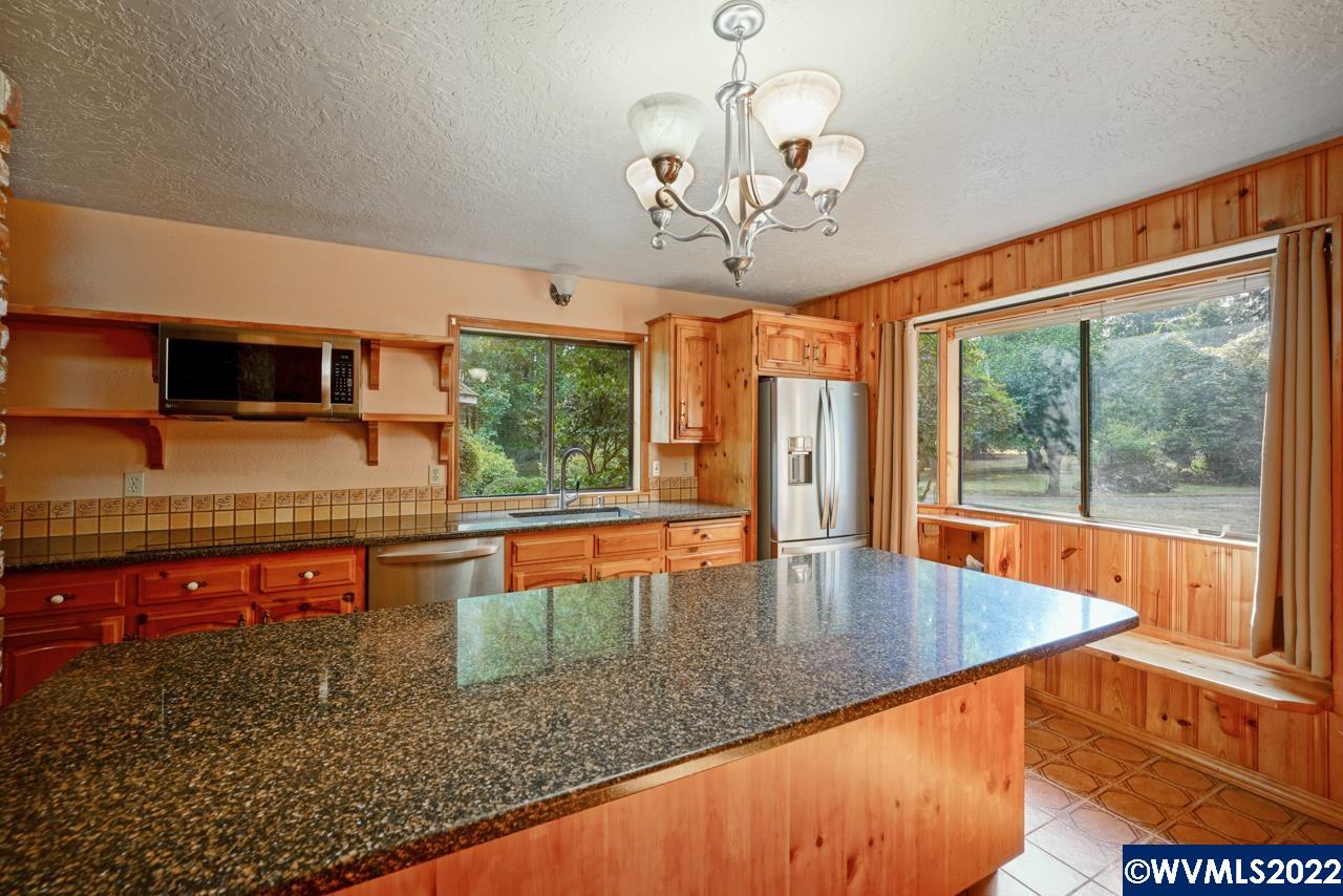 6515 Lardon Road Northeast Salem, OR 97305 - Photo 14 of 31