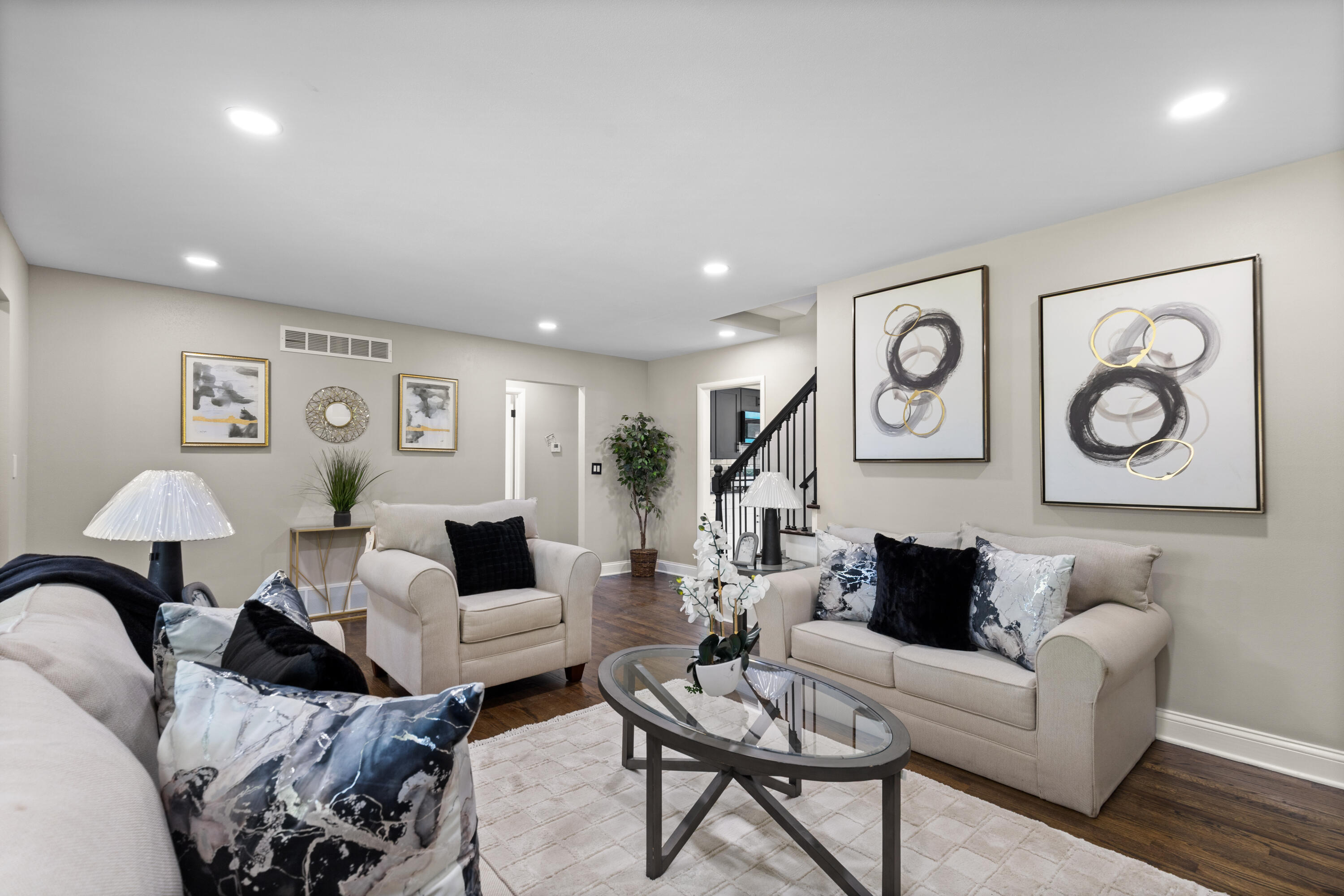 7470 North Navajo Road Fox Point, WI 53217 - Photo 2 of 22 Living Room
