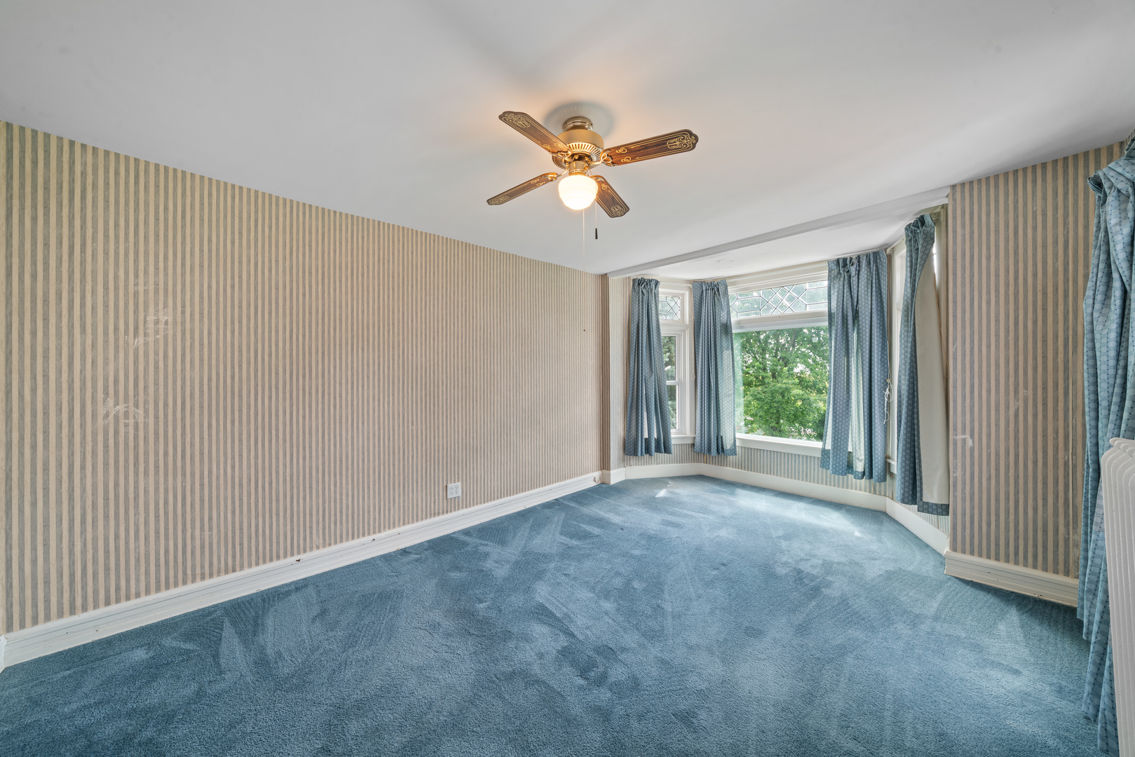 10435 South County Line Road Leland, IL 60531 - Photo 28 of 58 a view of a livingroom with a ceiling fan and window