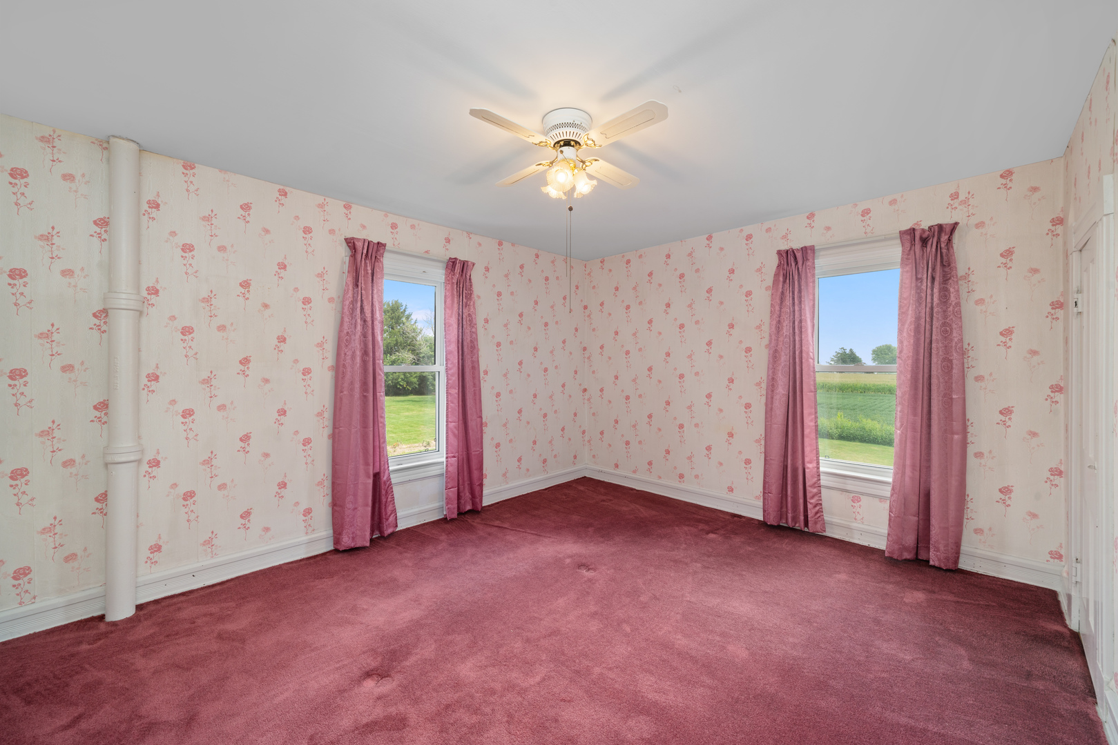10435 South County Line Road Leland, IL 60531 - Photo 31 of 58 an empty room with windows and fan