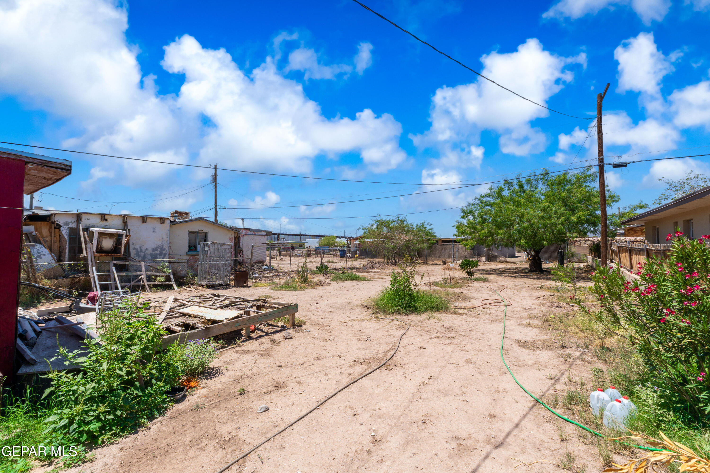 219 Polo Inn Road El Paso, TX 79915 - Photo 20 of 25 a view of a backyard